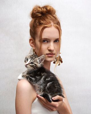 Favourite image from our kitten shoot 🐱

Team: 

Model: @mirre_s 
Agency: @vdmmodels 
Mua: @charlottevanbeusekom 
Hair: @lizalomann 
Styling: @dominique.verwijmeren 
Production manager: @tompaape 
Photography/Retouch: Jasmijn Bult

#animalshoots #catstagram #kittenphoto #kittenphotoshoot #kitty #kittengram #modelshoot #catphoto #photography #animalphotograpy #editorialshoot #jasmijnbult #catphotographer #catofthe