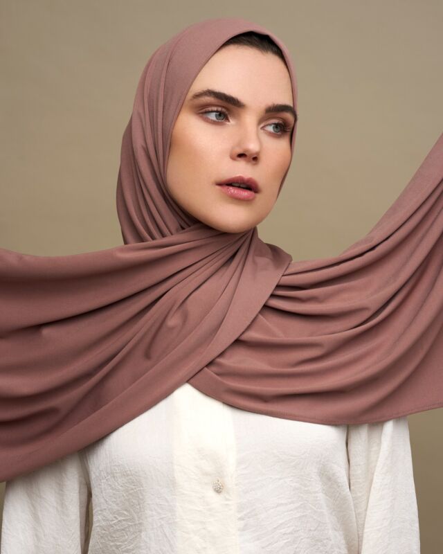 Photography for @chano.modesty 

Model: @anoukduits 
Muah: @m.u.a.perronevillanueva 
Photography/Retouch: Jasmijn | Studio Taupe

#productphotography #dutchphotographer #commercieelfotograaf #hijab #hijabfashion #hijabfashionphotography #modestyphotography #productphoto